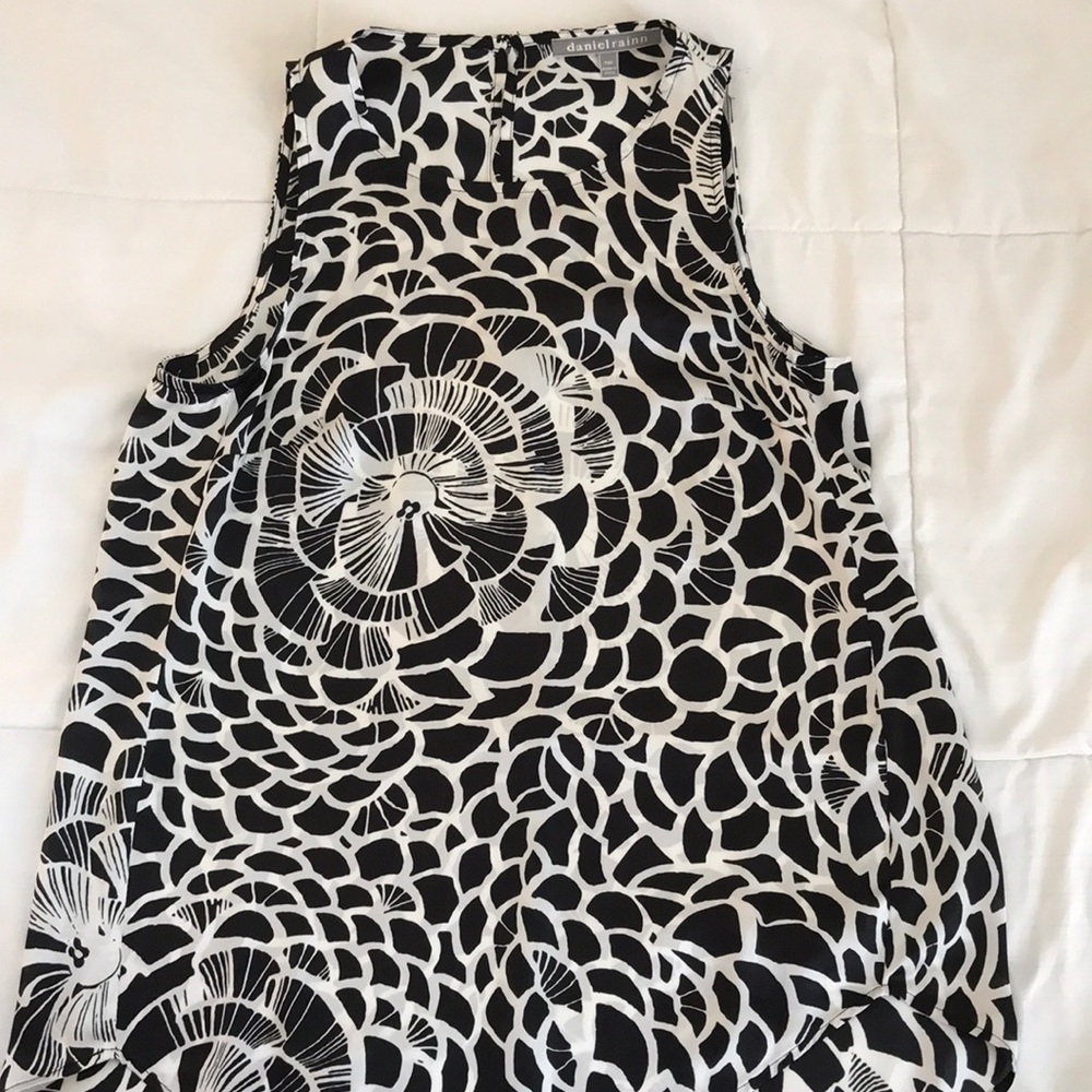 Silk sleeveless top that’s barely worn